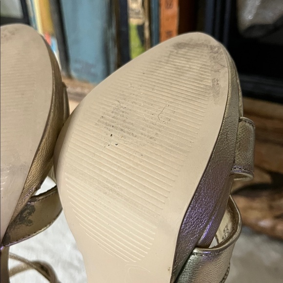 Lillygold03 Lilly Pulitzer Bella gold ankle strap leather heel sandals sz 6.5 - Picture 7 of 7